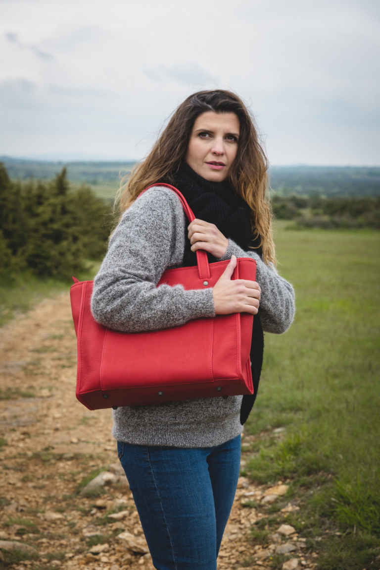 Women's red bordered tote bag